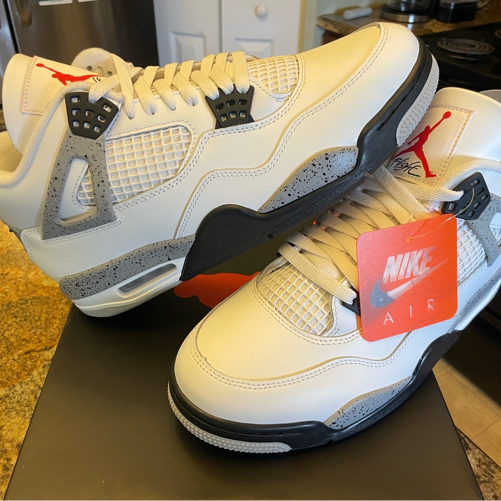 NEW MENS AIR JORDAN 4 IV RETRO WHITE CEMENT 2025 SIZE 8.5 SHOES